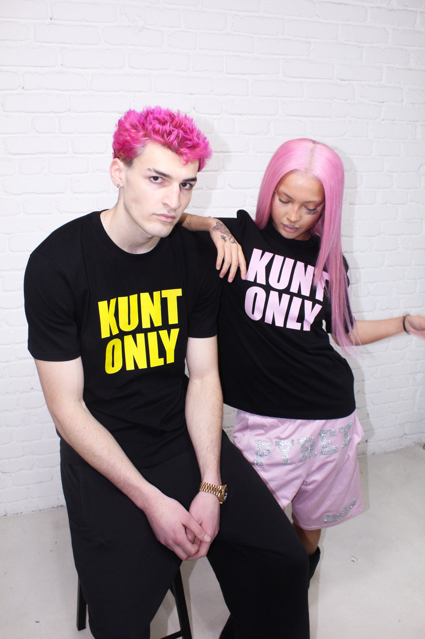 « GUN KUNT ONLY » pink & black tee
